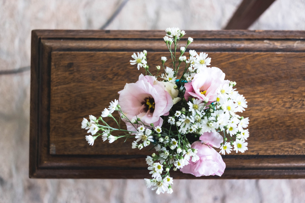 Jak wybrać odpowiednie kwiaty na pogrzeb?